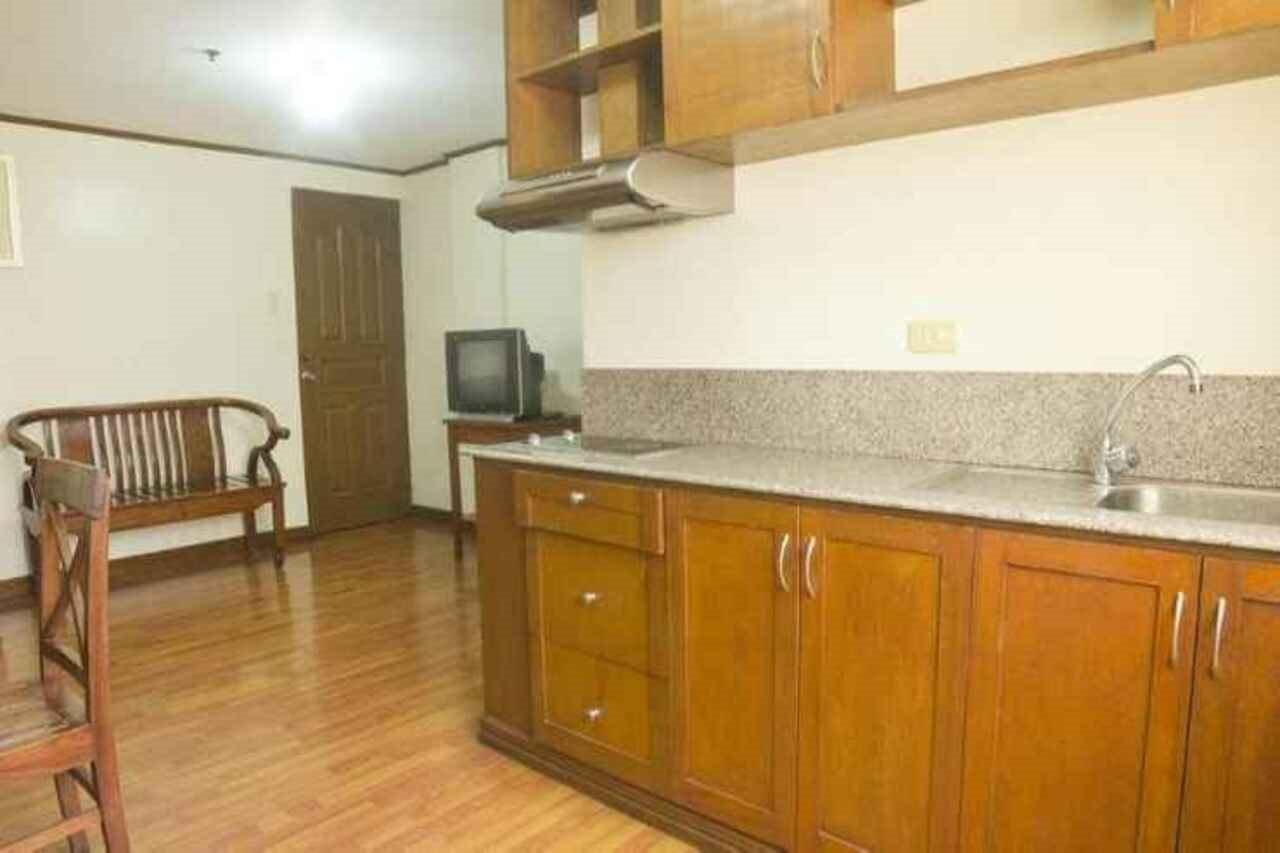Isabelle Royale Makati Hotel Makati City Екстериор снимка
