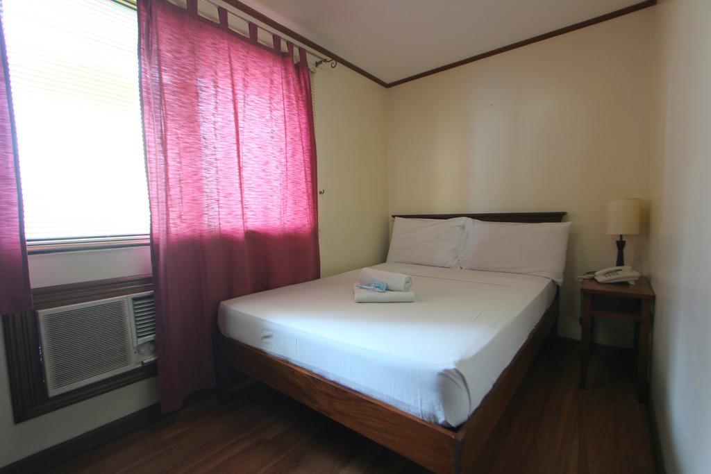 Isabelle Royale Makati Hotel Makati City Стая снимка