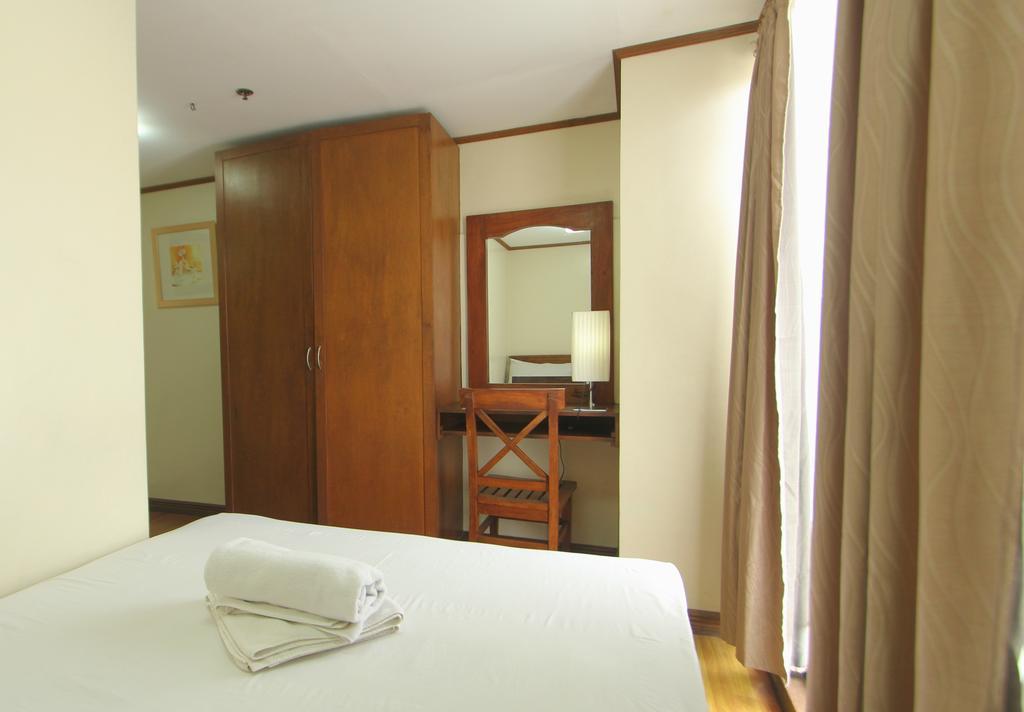 Isabelle Royale Makati Hotel Makati City Стая снимка