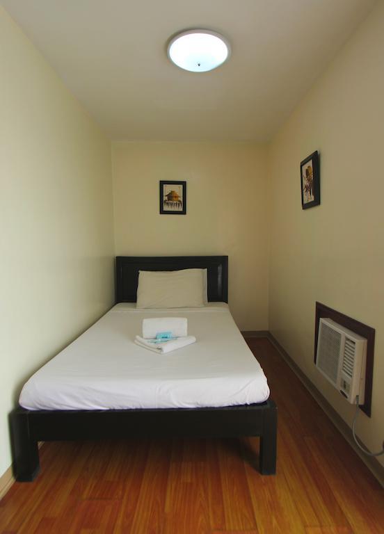 Isabelle Royale Makati Hotel Makati City Стая снимка