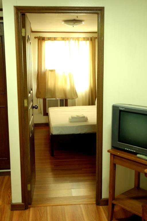 Isabelle Royale Makati Hotel Makati City Екстериор снимка