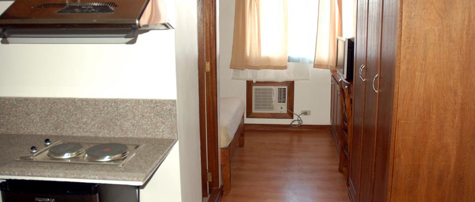 Isabelle Royale Makati Hotel Makati City Екстериор снимка