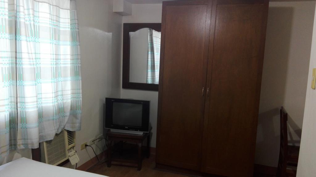 Isabelle Royale Makati Hotel Makati City Екстериор снимка