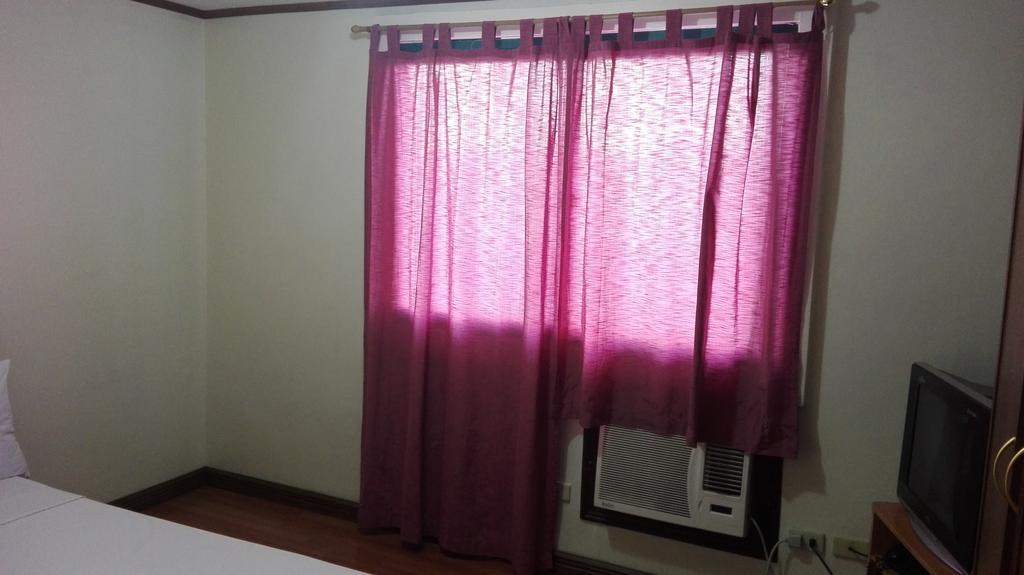 Isabelle Royale Makati Hotel Makati City Екстериор снимка