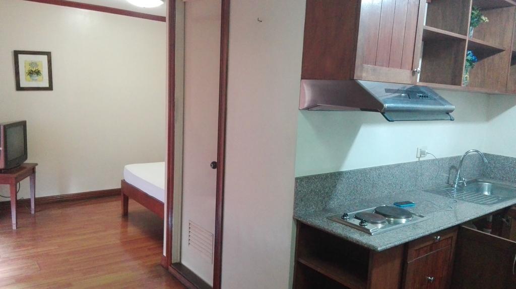 Isabelle Royale Makati Hotel Makati City Екстериор снимка