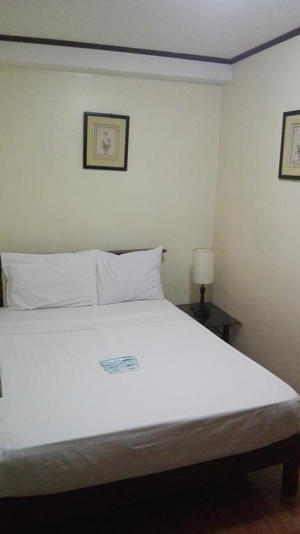 Isabelle Royale Makati Hotel Makati City Екстериор снимка
