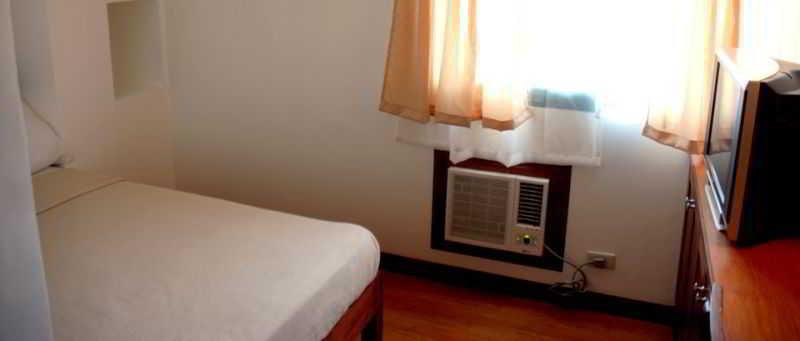 Isabelle Royale Makati Hotel Makati City Екстериор снимка
