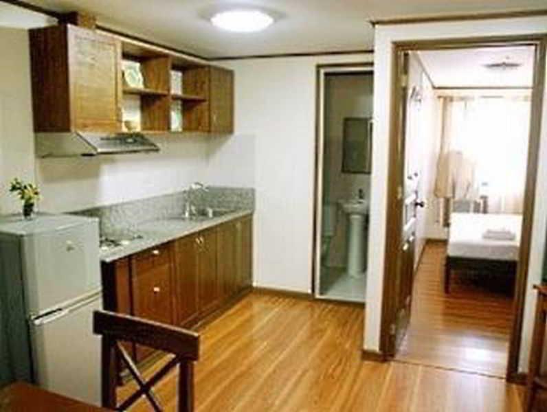 Isabelle Royale Makati Hotel Makati City Екстериор снимка
