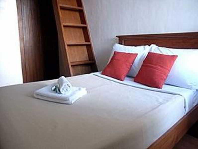 Isabelle Royale Makati Hotel Makati City Екстериор снимка