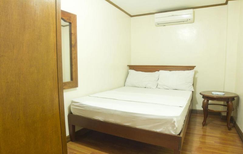 Isabelle Royale Makati Hotel Makati City Екстериор снимка