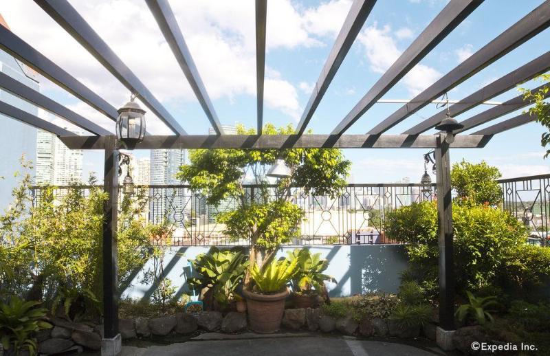 Isabelle Royale Makati Hotel Makati City Екстериор снимка