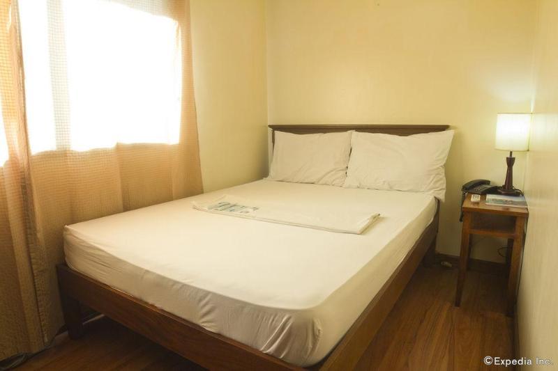 Isabelle Royale Makati Hotel Makati City Екстериор снимка