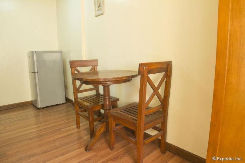 Isabelle Royale Makati Hotel Makati City Екстериор снимка