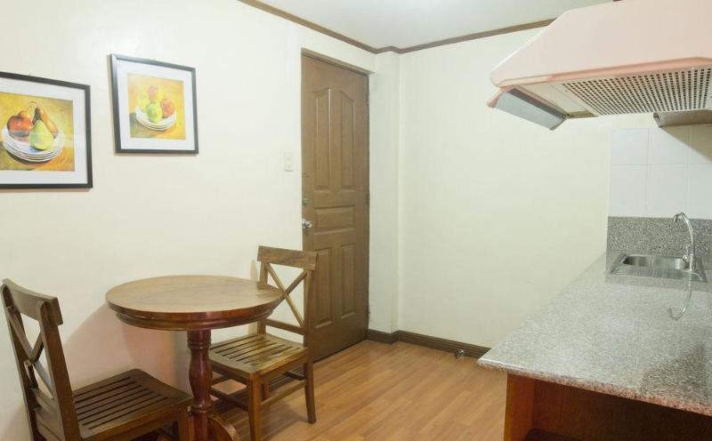 Isabelle Royale Makati Hotel Makati City Екстериор снимка