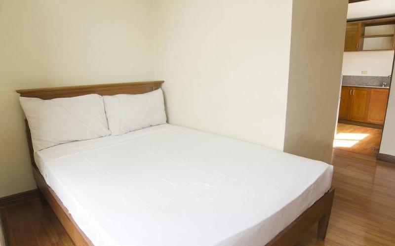 Isabelle Royale Makati Hotel Makati City Екстериор снимка