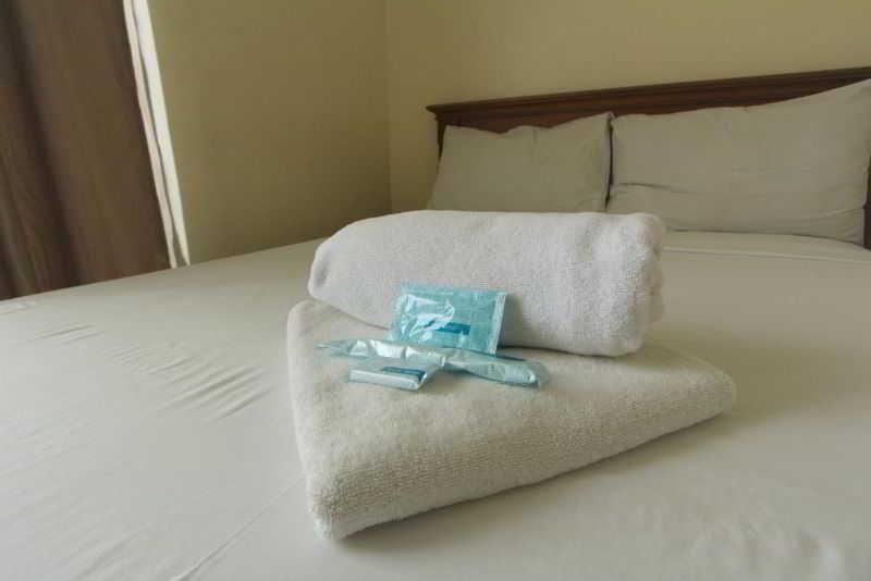 Isabelle Royale Makati Hotel Makati City Екстериор снимка